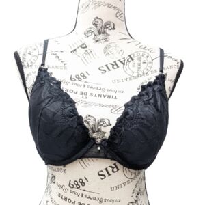 Wonderbra 36D black lacy push-up bra